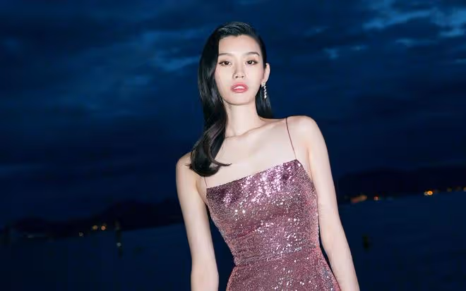 奚夢瑤曬三歲女兒合照引熱議,身高成焦點,何猷君躺槍?