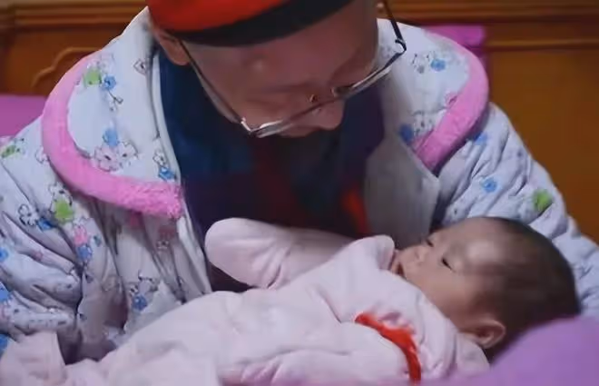 上海26歲癌症女博士捨命生子,去世4年後丈夫因再婚上熱搜