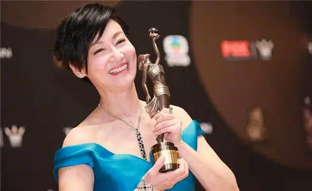六處骨裂?金像獎唯一「打女影后」惠英紅,從舞女到雙料影后