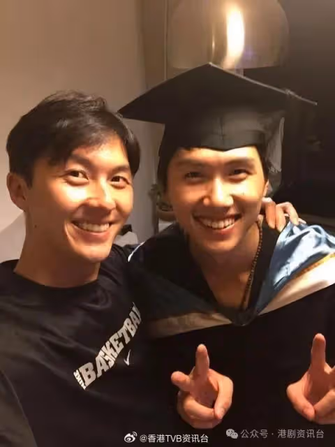 41歲王浩信與餅印細佬激罕同框!王瑋彤星途浮浮沉沉轉行做保險
