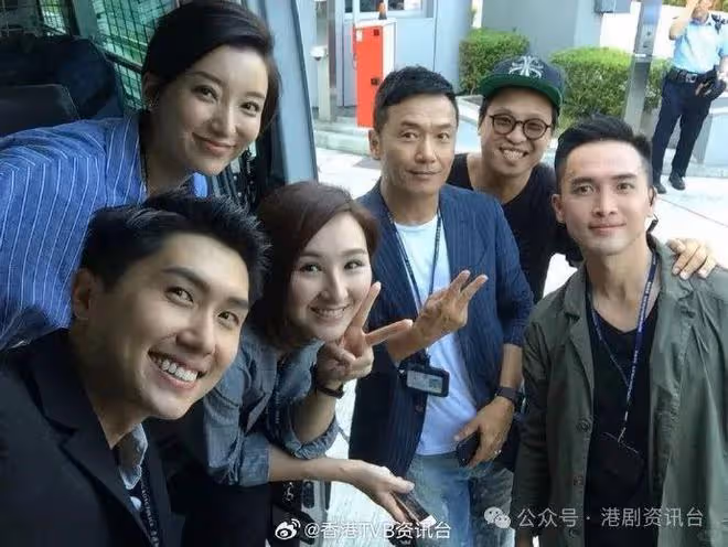 41歲王浩信與餅印細佬激罕同框!王瑋彤星途浮浮沉沉轉行做保險