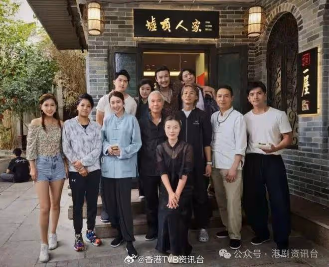 41歲王浩信與餅印細佬激罕同框!王瑋彤星途浮浮沉沉轉行做保險