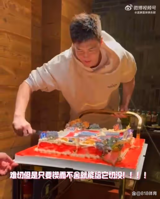 地主之誼!郭艾倫回瀋陽請廣州隊吃烤肉大餐,拉大鋸切蛋糕笑翻全場