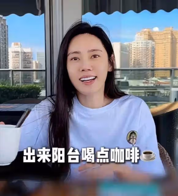 秋瓷炫陽台享包子,豪邸大平層堪比跑道,於曉光出鏡撒狗糧