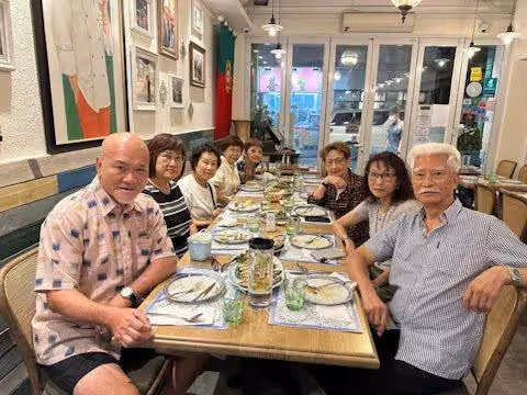 79歲知名演員移民溫哥華罕見露面,網友贊中氣十足:TVB里男演員好戲之人