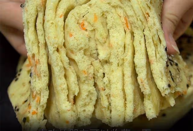 秋冬別總吃餃子了,6張麵皮摞在一起,簡單一整形,層次多又暄軟