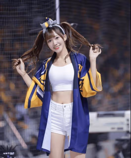 女大18變!TVB童星變火辣美女!大曬比基尼背影照震撼網民!