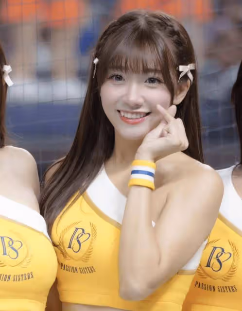 女大18變!TVB童星變火辣美女!大曬比基尼背影照震撼網民!
