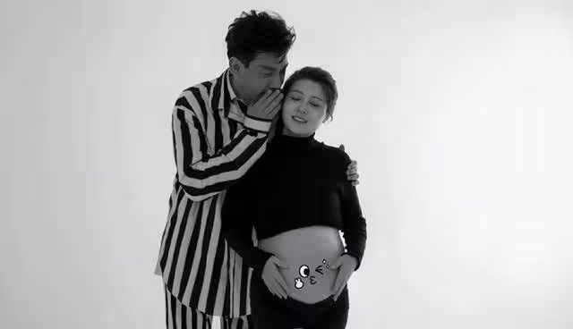 恭喜!香港知名男星與三婚妻子補辦婚禮,57歲老來得子如願當爸