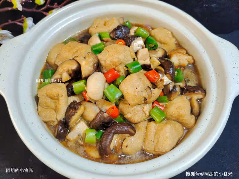 蓮藕、蘿蔔靠邊站，這菜才是秋補菜王！簡單燜一鍋，有豆有菌菇、滑嫩又爆汁