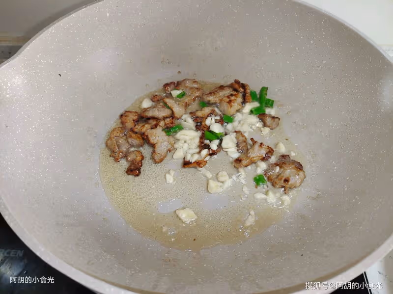 蓮藕、蘿蔔靠邊站,這菜才是秋補菜王!簡單燜一鍋,有豆有菌菇、滑嫩又爆汁