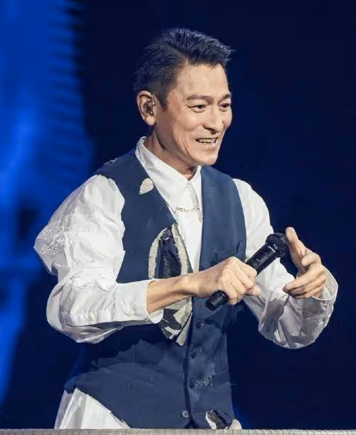 劉德華在台開唱竟遭綠營攻擊,演唱會取消歌迷崩潰後意外轉怒為喜