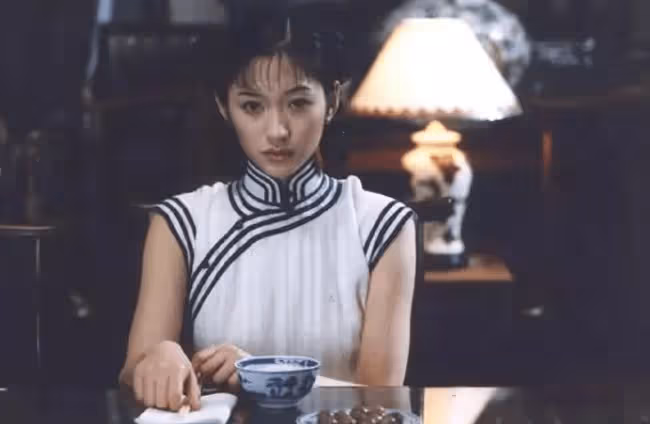 49歲李小冉澳門被偶遇,又白又嫩少女感十足,嫁給男閨蜜9年越來越漂亮了