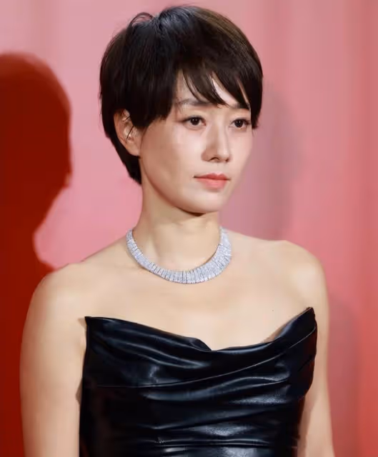當48歲馬伊琍對比44歲宋佳,我才明白什麼叫頂級自律