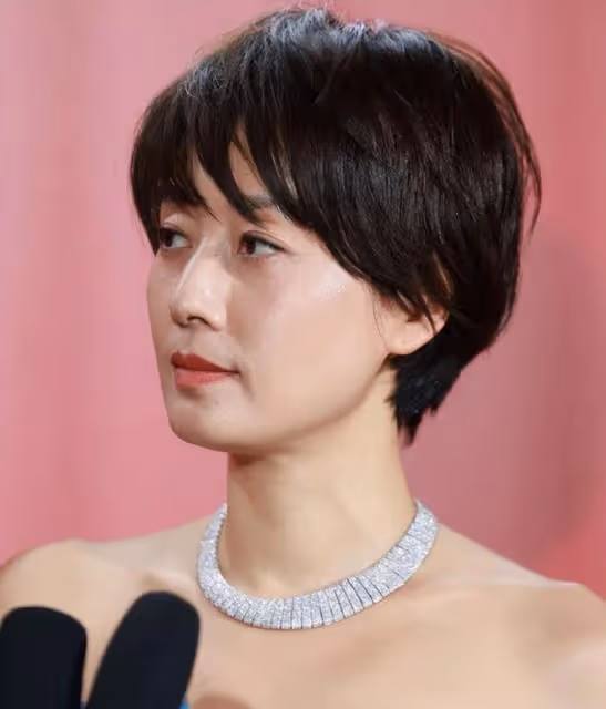 當48歲馬伊琍對比44歲宋佳,我才明白什麼叫頂級自律