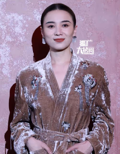 當48歲馬伊琍對比44歲宋佳,我才明白什麼叫頂級自律