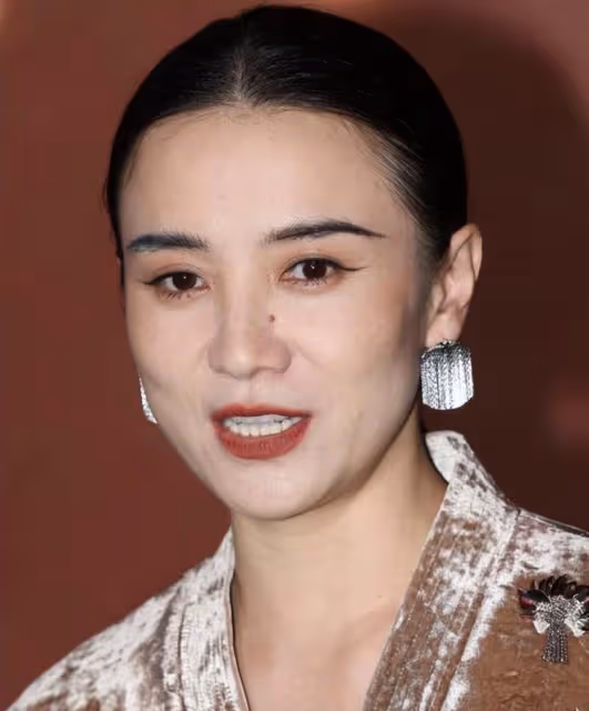 當48歲馬伊琍對比44歲宋佳,我才明白什麼叫頂級自律