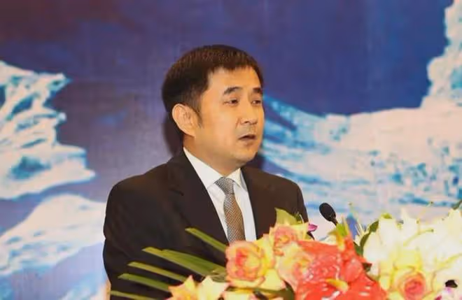 她曾被張藝謀力捧,卻與富豪捲款61億逃亡國外,如今怎樣了?