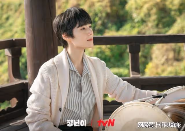 鄭恩彩甩不倫戀女扮男裝演《正年》,帥氣逼人連金泰梨都喊她王子