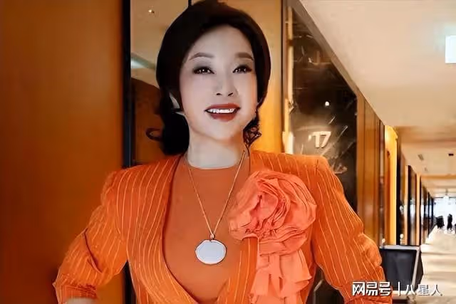 劉曉慶小20歲男友正臉曝光!高鼻樑瓜子臉超帥,難怪她73歲不服老