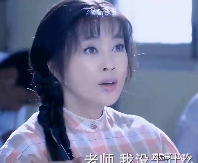劉曉慶小20歲男友正臉曝光!高鼻樑瓜子臉超帥,難怪她73歲不服老