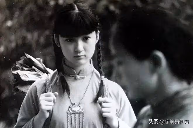 一婚娶同班同學,二婚娶演員,三婚娶小20歲美女,57歲的他很幸福