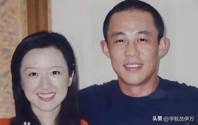 一婚娶同班同學,二婚娶演員,三婚娶小20歲美女,57歲的他很幸福