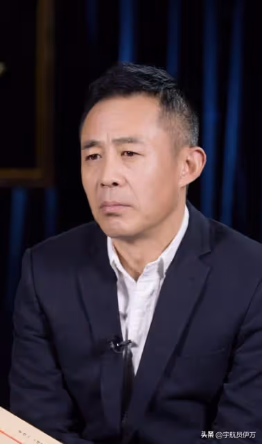 一婚娶同班同學，二婚娶演員，三婚娶小20歲美女，57歲的他很幸福