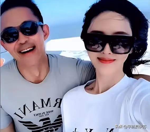 一婚娶同班同學，二婚娶演員，三婚娶小20歲美女，57歲的他很幸福