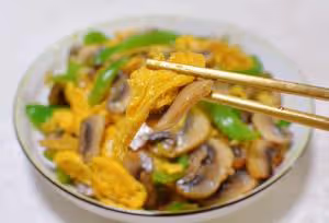 口蘑炒雞蛋