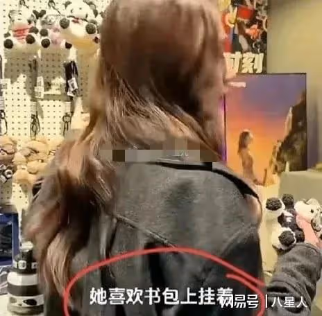 又一個吸血鬼!馬筱梅給孩子買禮物太無奈,幾塊錢也要刷汪小菲的卡