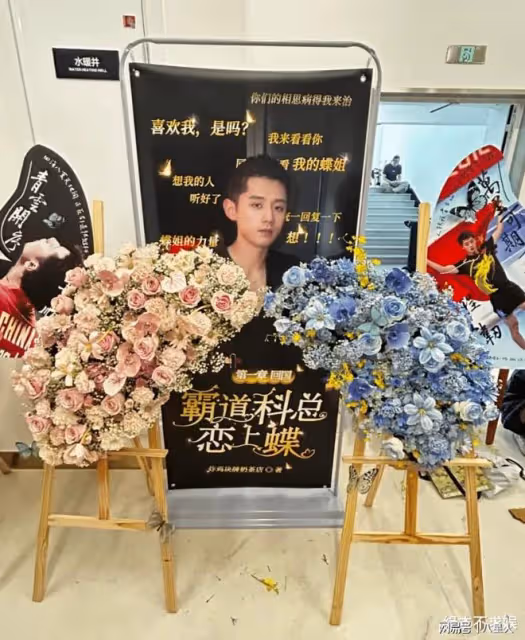 36歲張繼科球館開業太火爆!換兩套造型拍合影,和女友張蕊太恩愛
