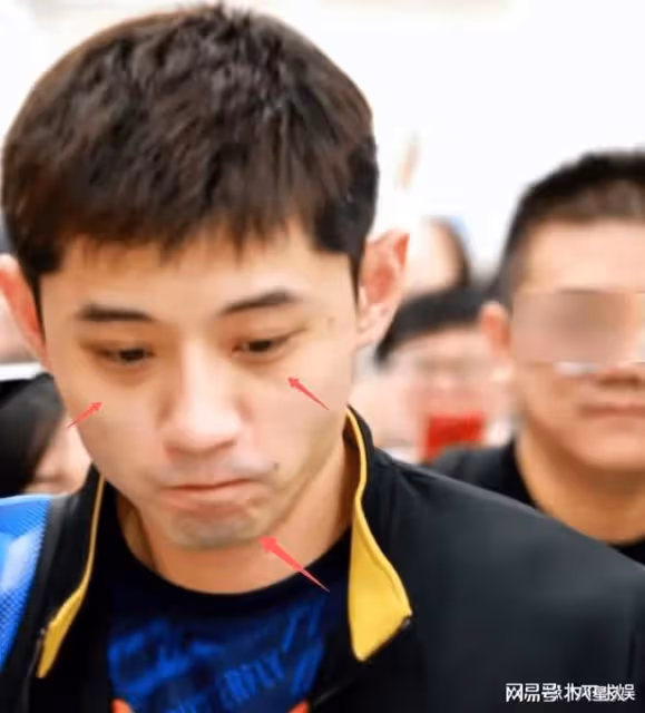 36歲張繼科球館開業太火爆!換兩套造型拍合影,和女友張蕊太恩愛