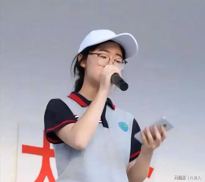 演藝路實在太順了!榮梓杉被審判:00後小花小生緣何頻繁翻車?