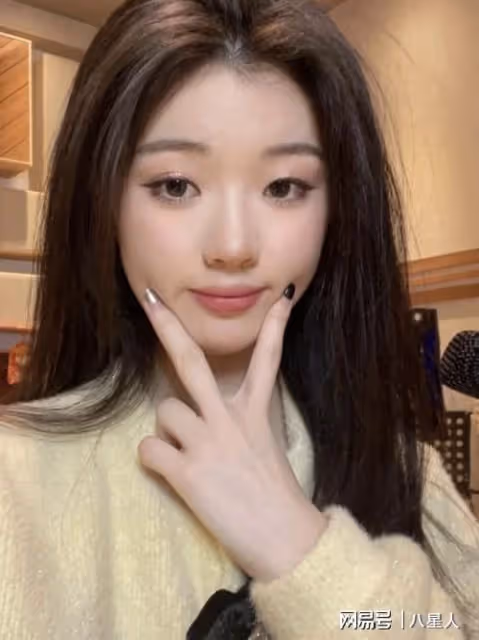 演藝路實在太順了!榮梓杉被審判:00後小花小生緣何頻繁翻車?