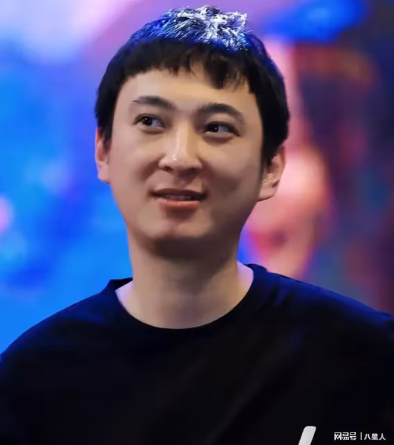 喬任梁風波後王思聰現身!被路人偷拍後急眼對質,同行美女被嚇到