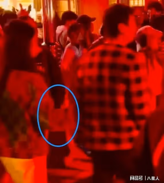 喬任梁風波後王思聰現身!被路人偷拍後急眼對質,同行美女被嚇到