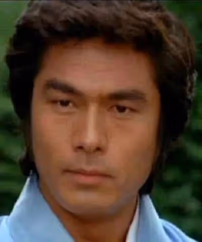 有人隱居7年找不到,有人 74 歲了還在拍戲,日本男星怎麼回事