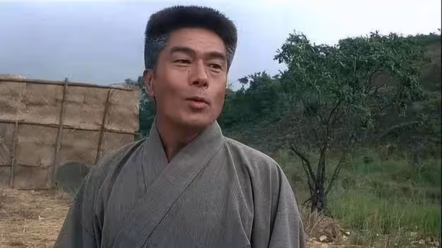 有人隱居7年找不到,有人 74 歲了還在拍戲,日本男星怎麼回事