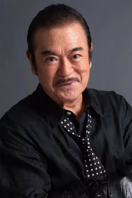 有人隱居7年找不到,有人 74 歲了還在拍戲,日本男星怎麼回事