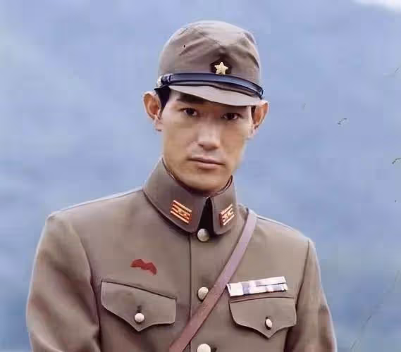 有人隱居7年找不到,有人 74 歲了還在拍戲,日本男星怎麼回事