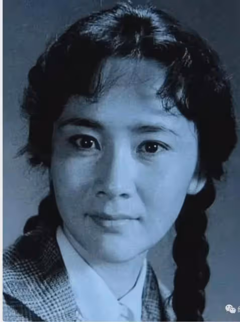 「央視最美主持人」,服藥自盡搶救七天七夜後獲重生