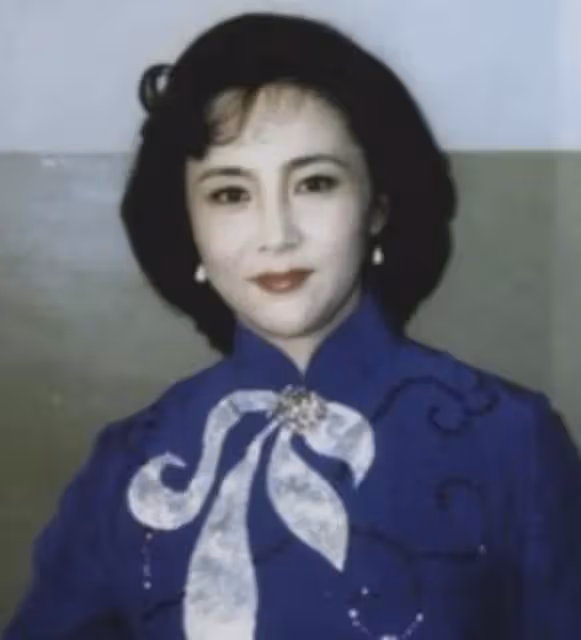 「央視最美主持人」,服藥自盡搶救七天七夜後獲重生