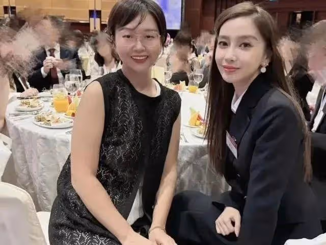 楊穎旗袍太短了,白色內褲都露出來了,為了流量真的值得麼?