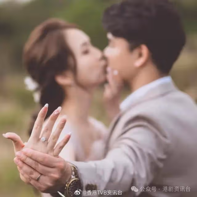 「馮盈盈師姐」過大禮!流星錘龍鳳鈪豬仔大量金器擺滿檯