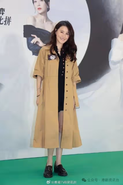 黃翠如落台按著腰背要人扶繼續否認懷孕但公司未有安排工作