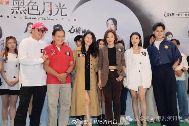 黃翠如落台按著腰背要人扶繼續否認懷孕但公司未有安排工作