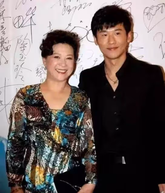 王馥荔近況：回顧75歲痛失老闆，幸好兒子王驍是她的愛與驕傲