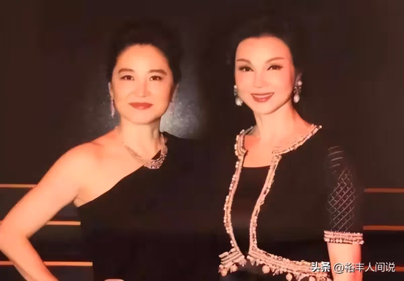 68歲謝玲玲與靳羽西聚會!手部青筋暴起,相差10歲氣質差距大