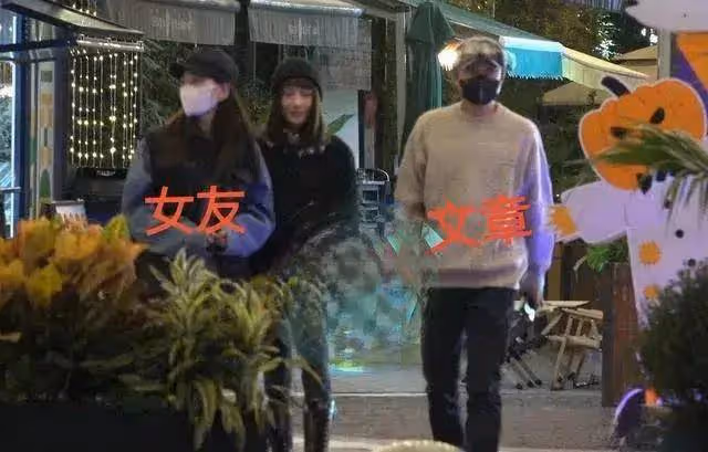 馬伊琍一身黑色皮裙現身活動,身材苗條本人好瘦,48歲顯年齡